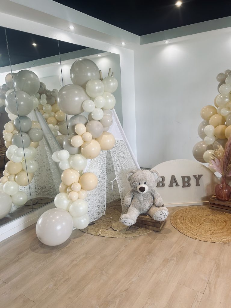 deco bébé theme ours peluche blanc