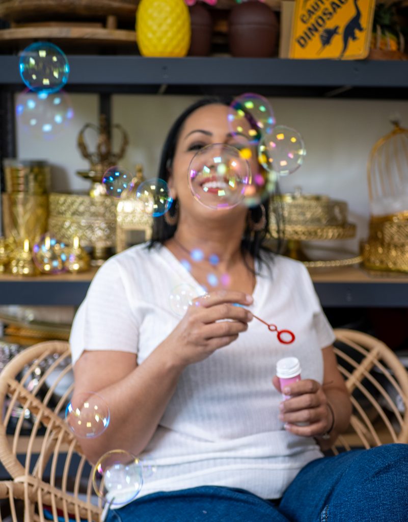 portrait d Issal avec des bulles de savons