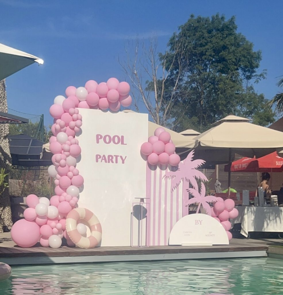 deco blanche et rose pour pool party